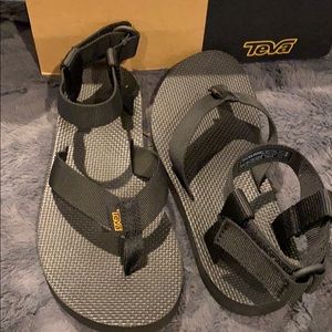 Teva Black Sandals Women’s Size 7 Brand New